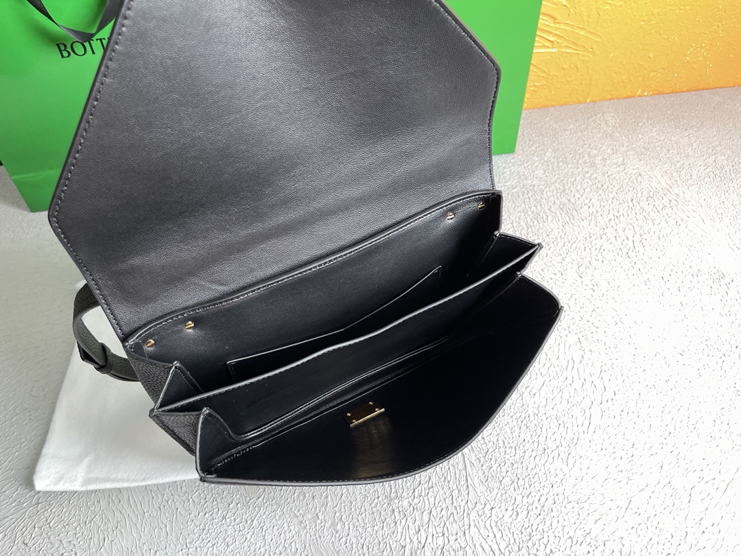 Bottega Veneta Mount Black. For Women. Women's Bags 10.6in/27cm 667398V12M08425 - Soul Replicas