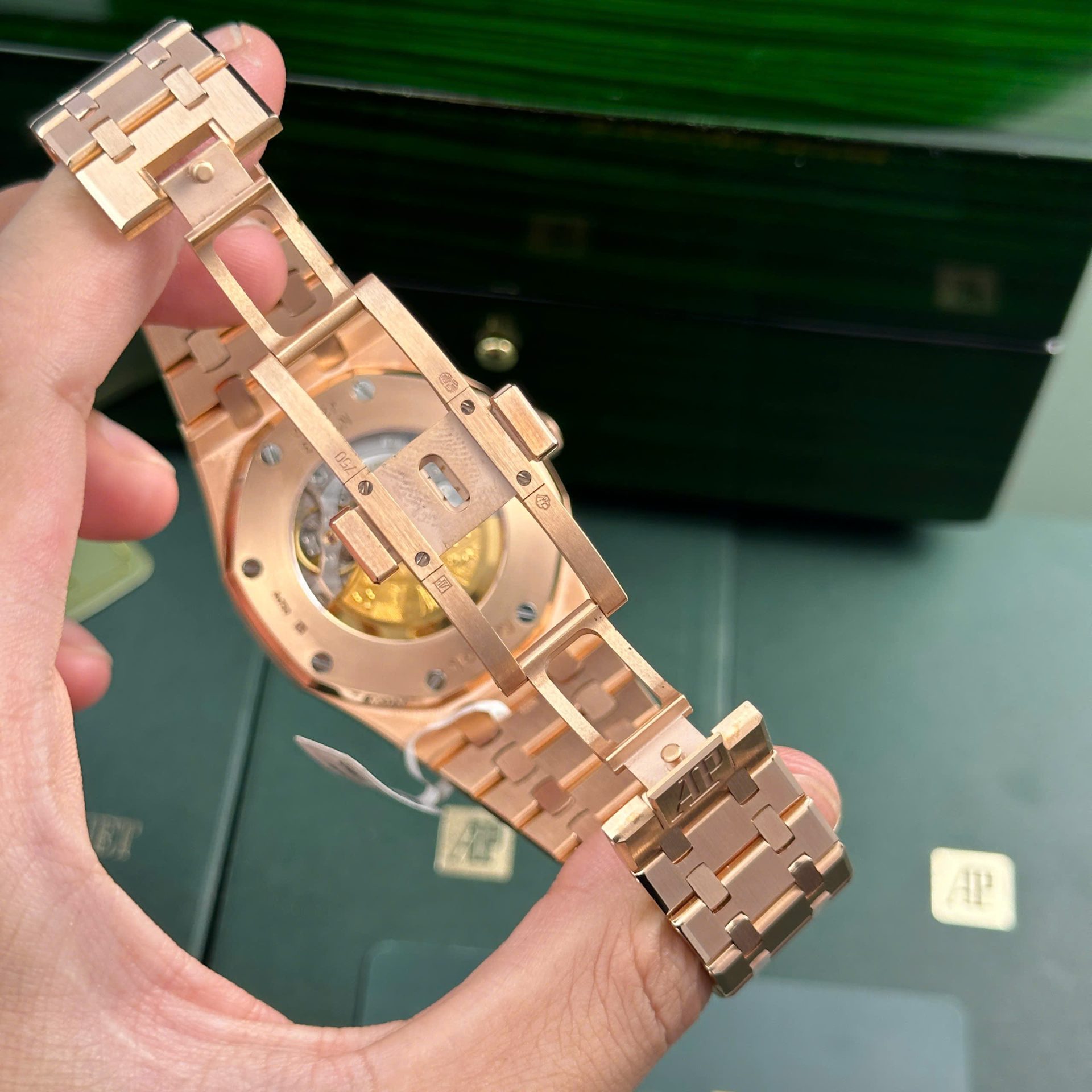 Audemars Piguet Replica Watch Royal Oak 15400 Gold Wrapped Black Dial ZF 41mm - Soul Replicas