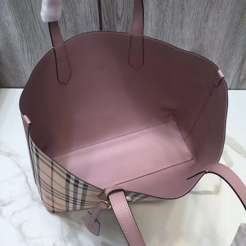 Burberry Reversible Tote Haymarket Canvas Medium For Women. Women-s Bags 19.3in/49cm - Soul Replicas