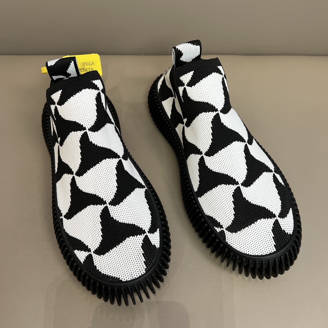 Bottega Veneta Men's Ripple Wavy Triangle Pattern Slip-On Sneakers Black And White For Men 690123V1NW0 - Soul Replicas