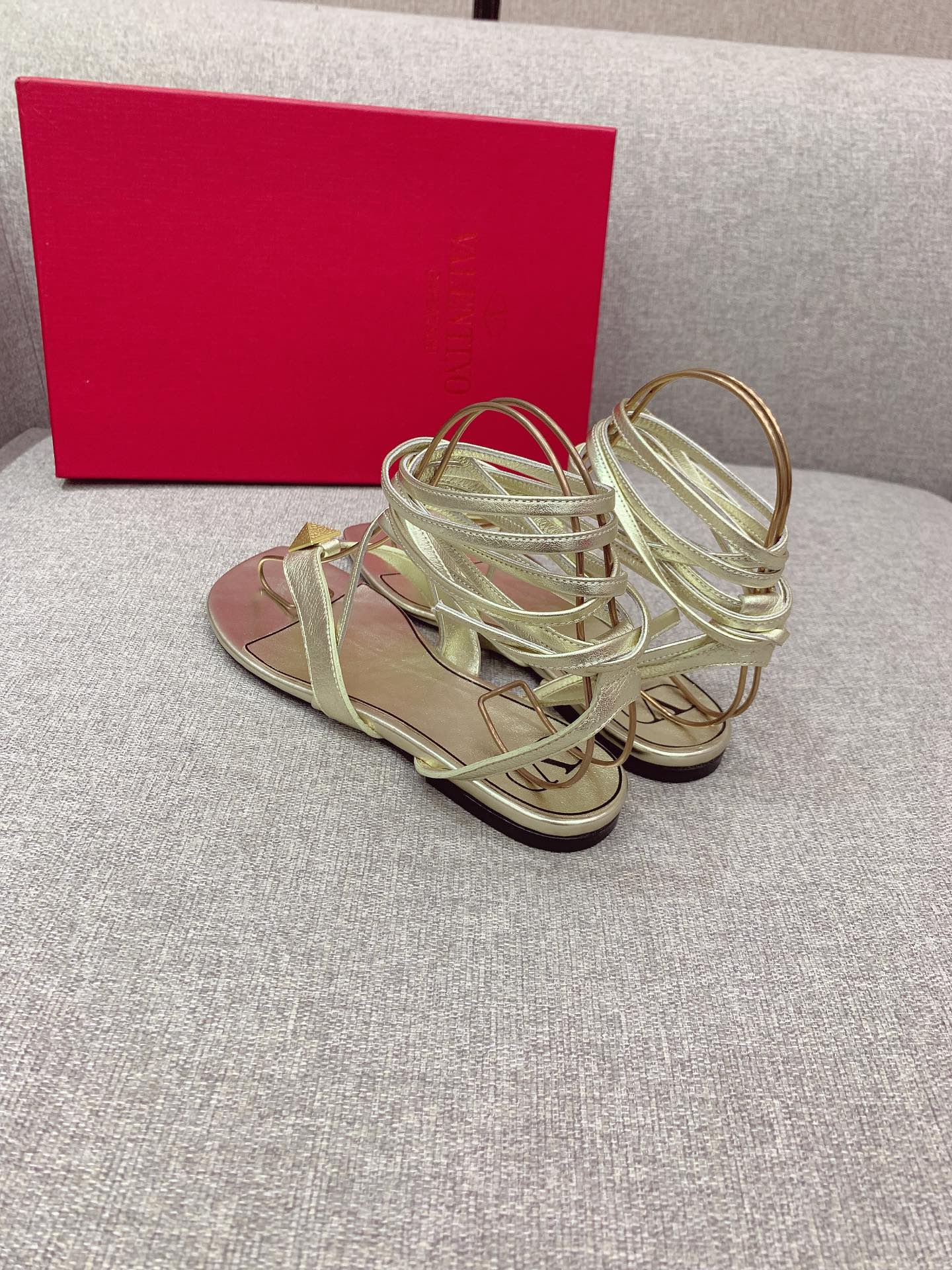 Valentino Garavani Roman Stud Flat Sandals Gold For Women WS0BJ7MDQ - Soul Replicas