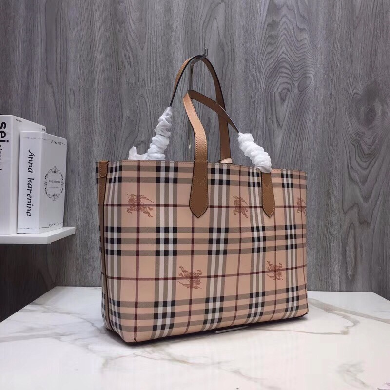 Burberry Reversible Tote Haymarket Canvas Medium For Women. Women-s Bags 19.3in/49cm - Soul Replicas