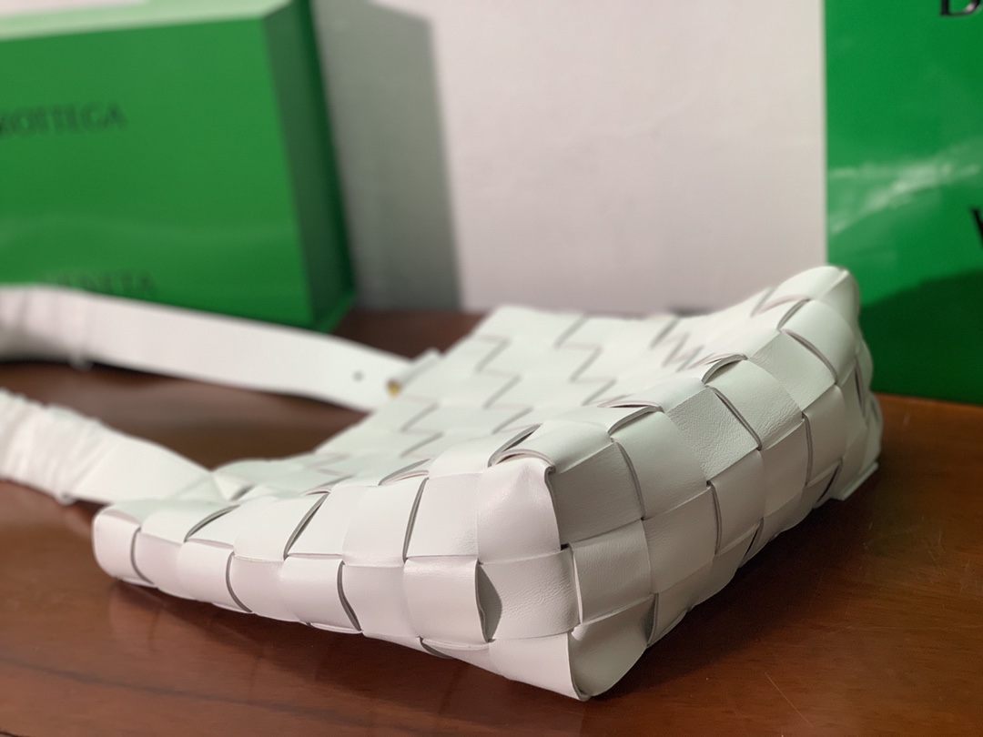 Bottega Veneta Shoulder Bag Nappa White. For Women. Women's Bags 12.9in/33cm - Soul Replicas