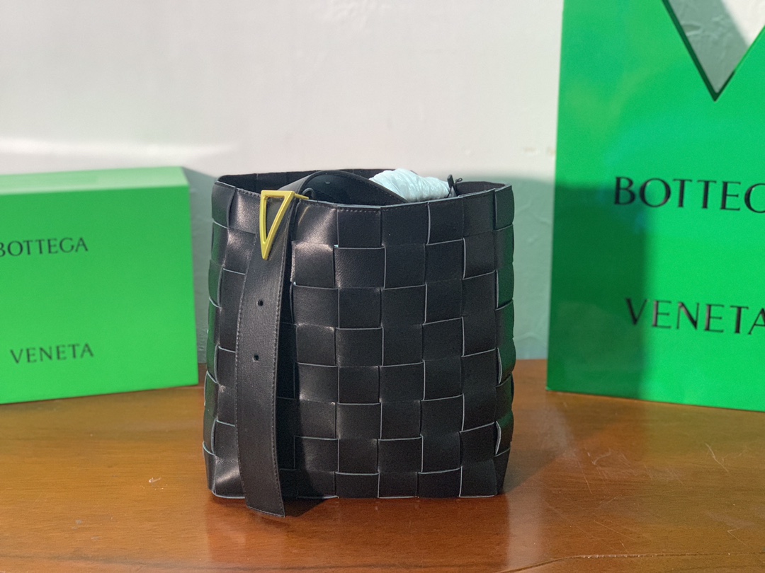 Bottega Veneta Shoulder Bag Nappa Black. For Women. Women's Bags 12.9in/33cm - Soul Replicas