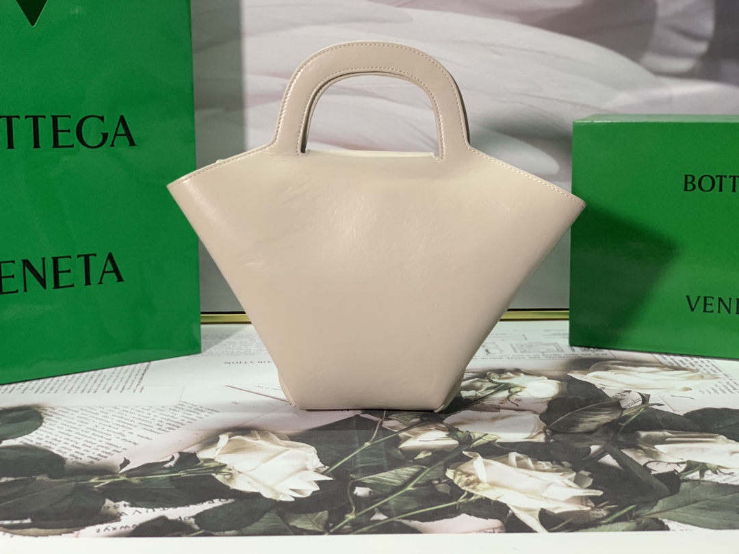 Bottega Veneta Handle Bag White. For Women. Women's Bags 12.6in/32cm - Soul Replicas