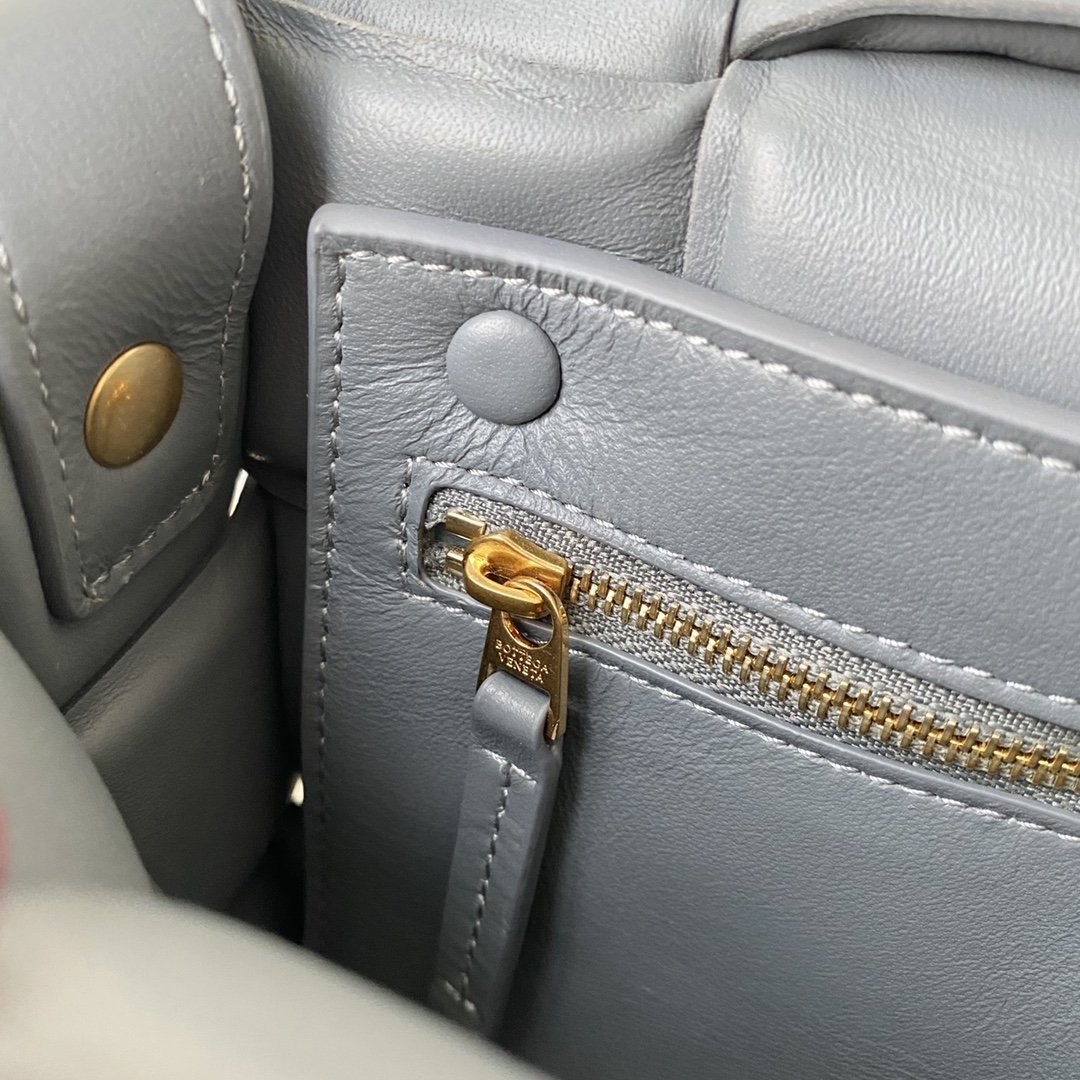 Bottega Veneta Padded Cassette Gray. For Women. Women's Bags 10.2in/26cm 591970VCQR11233 - Soul Replicas