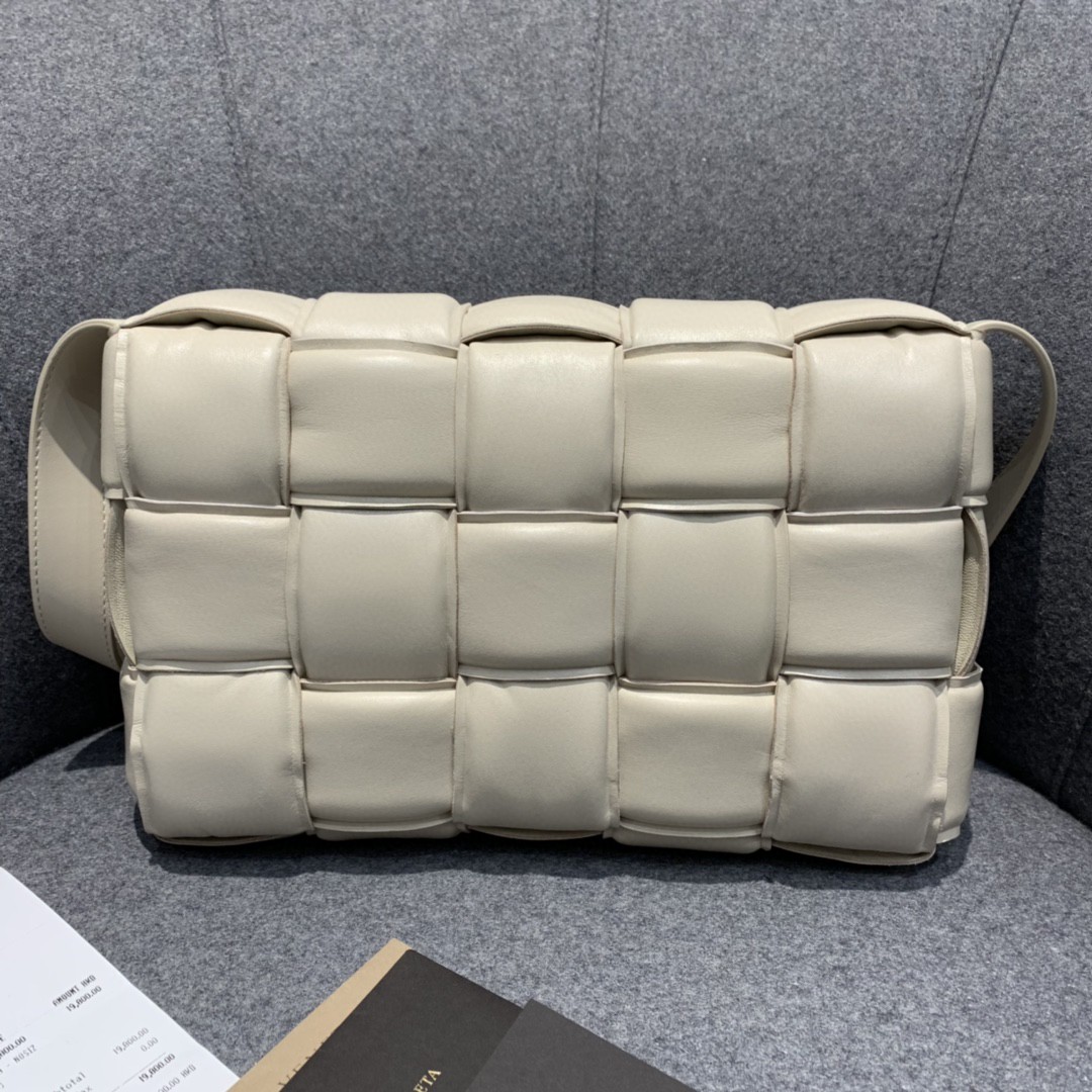 Bottega Veneta Padded Cassette Bag For Women 10.2in/26cm In Chalk 591970VCQR19143 - Soul Replicas