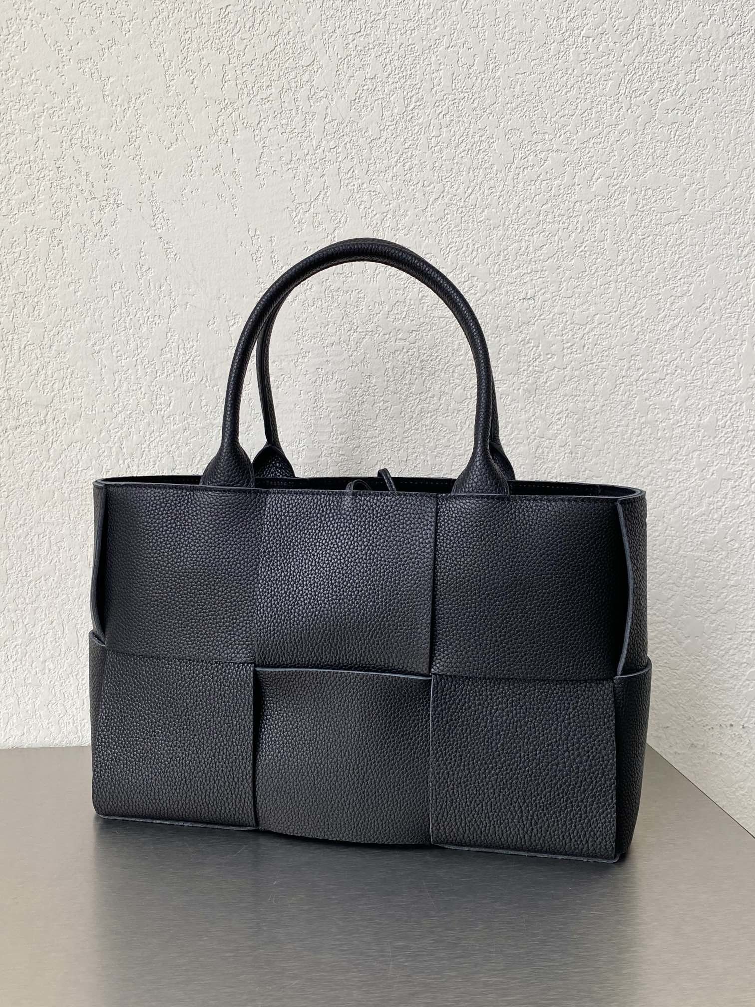 Bottega Veneta Arco Tote Bag For Women 11.8in/30cm In Black 652867VCP118425 - Soul Replicas