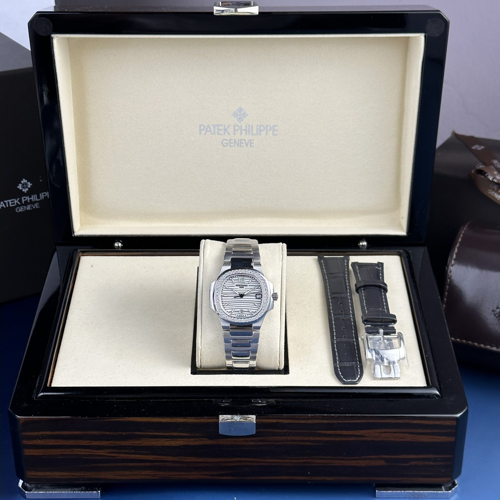 Patek Philippe Fake Watches Nautilus 7010 Womens Metal Wire 32mm - Soul Replicas