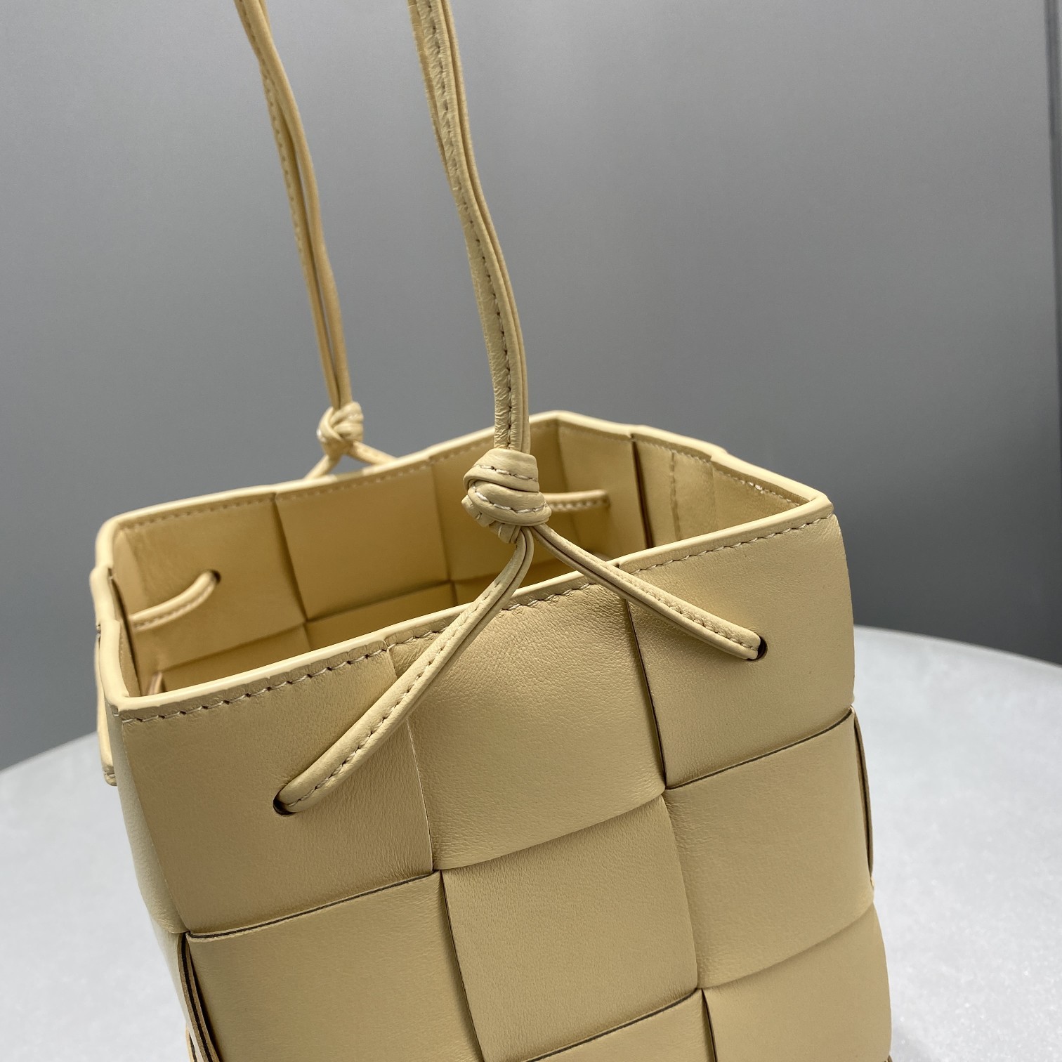 Bottega Veneta Mini Cassette Bucket Bag Beige. For Women. Women-s Bags 5.5in/14cm 680217VCQC49776 - Soul Replicas