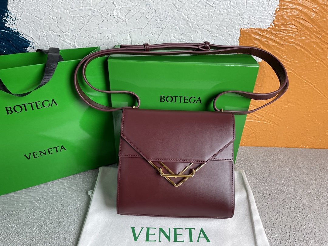 Bottega Veneta Clip Bag Purple. For Women. Women's Bags 9in/23cm - Soul Replicas