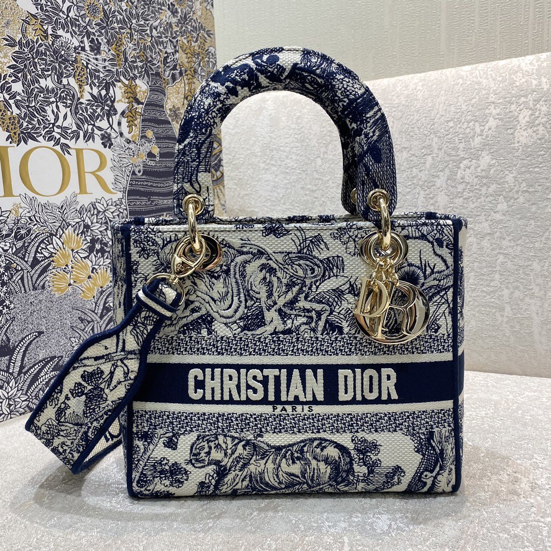 Christian Dior Medium Lady D-Lite Bag Blue Toile de Jouy Reverse Embroidery. Blue. For Women Women-s Handbags. Crossbody Bags. 24cm CD M0565ORGO_M928 - Soul Replicas