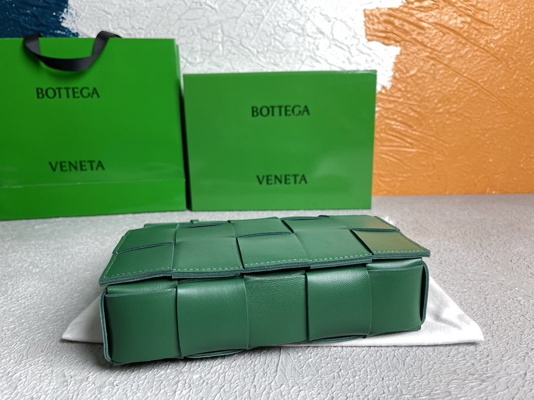Bottega Veneta Cassette Green. For Women. Women's Bags 9.1in/23cm - Soul Replicas