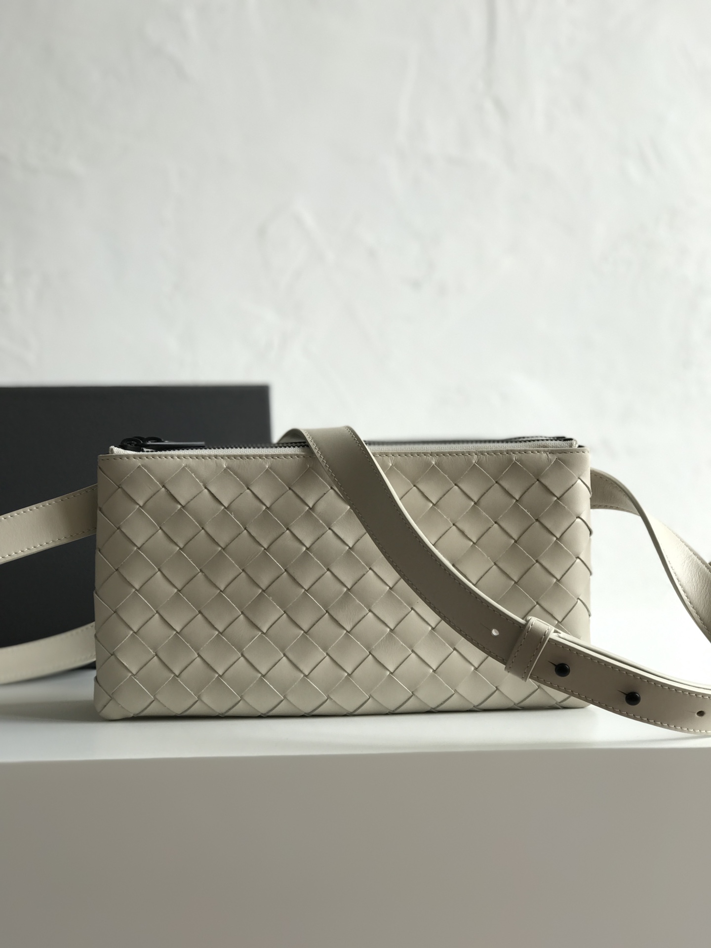 Bottega Veneta Crossbody Bag White. For Women. Women-s Bags 10.2in/26cm - Soul Replicas