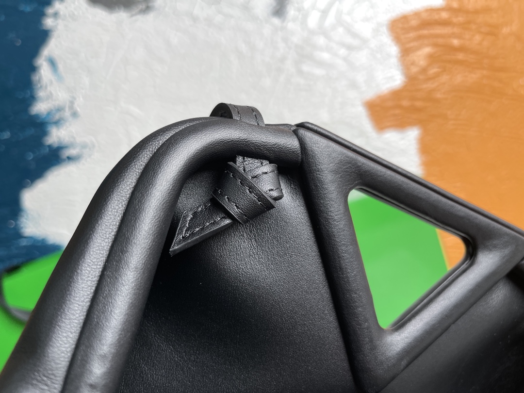 Bottega Veneta Point Black. For Women. Women's Bags 8.6in/22cm 658476VCP401229 - Soul Replicas