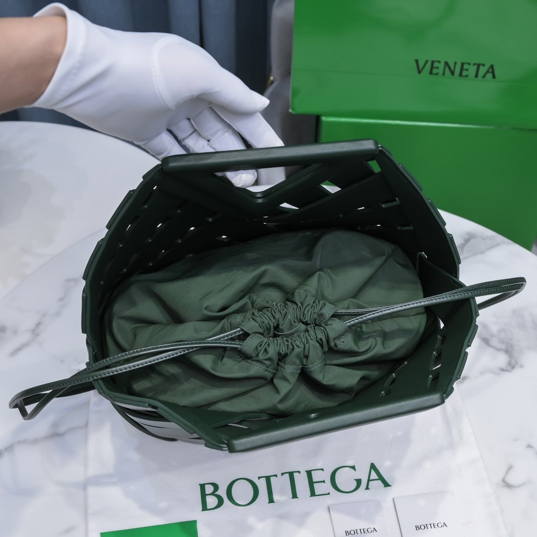 Bottega Veneta Point Dark Green. For Women. Women-s Bags 9.8in/25cm - Soul Replicas