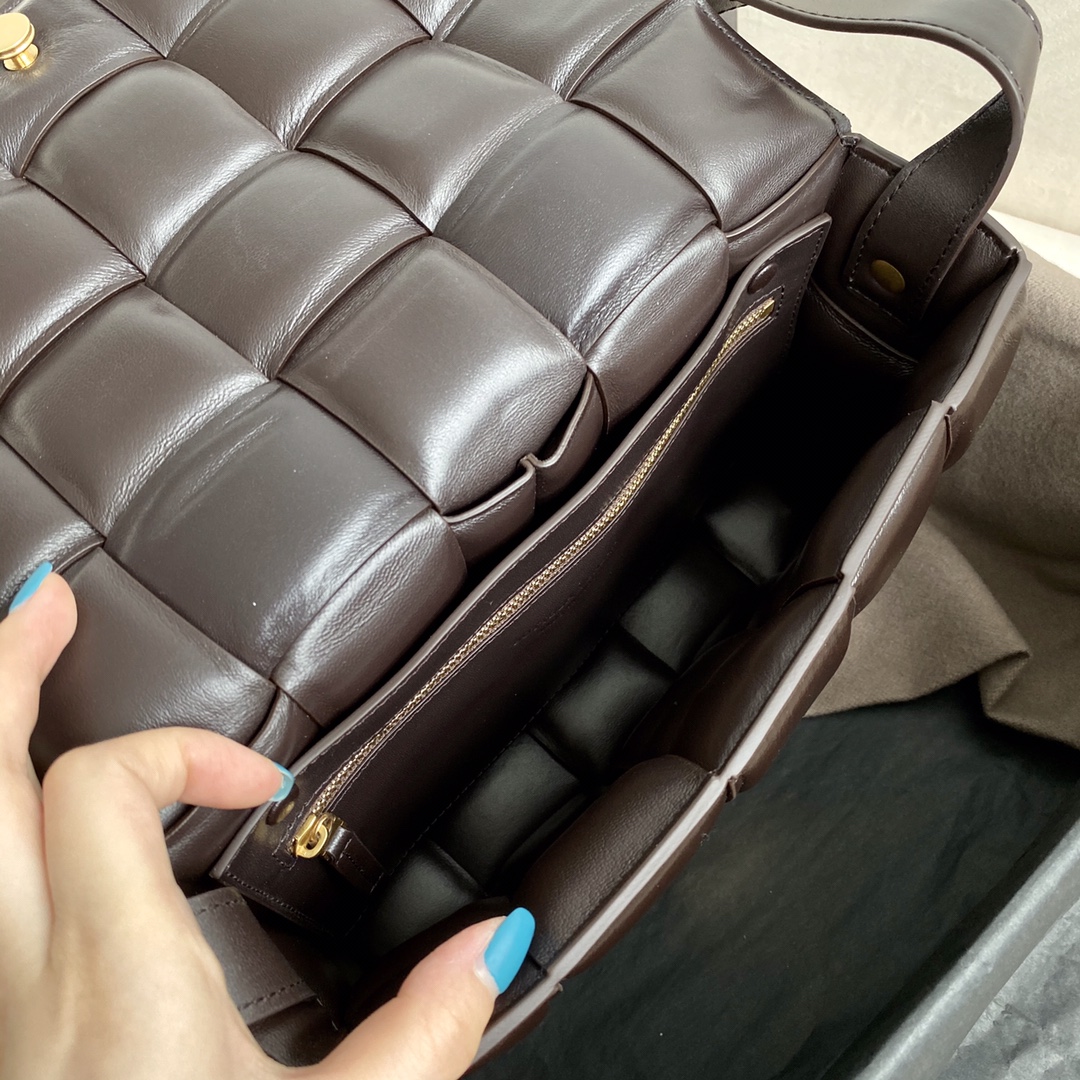 Bottega Veneta Padded Cassette Bag For Women 10.2in/26cm In Fondant 591970VCQR12132 - Soul Replicas