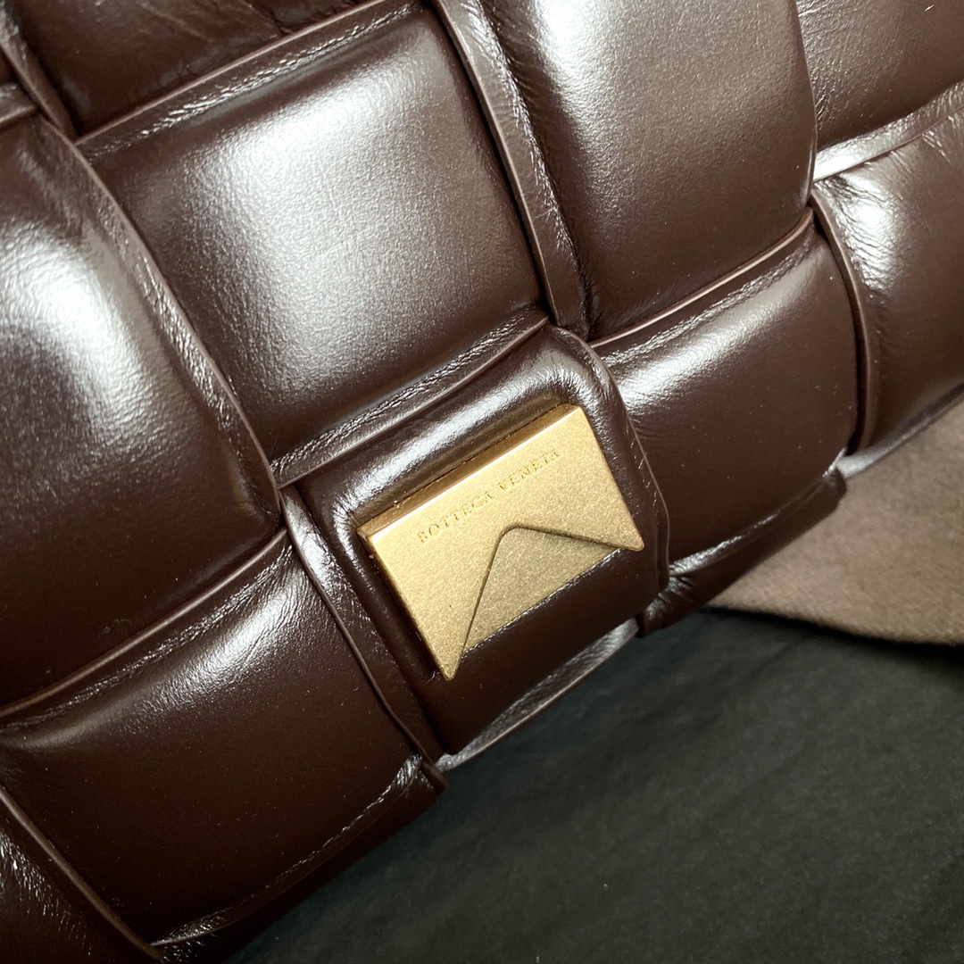 Bottega Veneta Padded Cassette Bag For Women 10.2in/26cm In Fondant 591970VCQR12132 - Soul Replicas