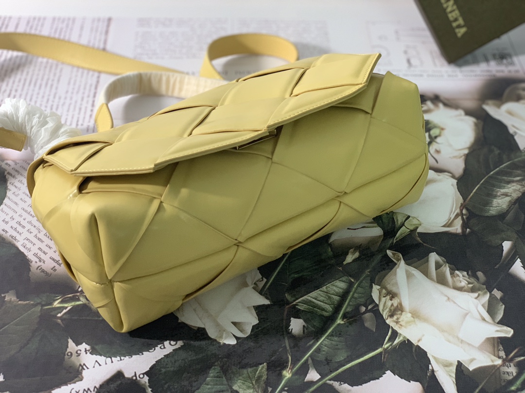 Bottega Veneta Handle Bag Yellow. For Women. Women-s Bags 11.4in/29cm - Soul Replicas