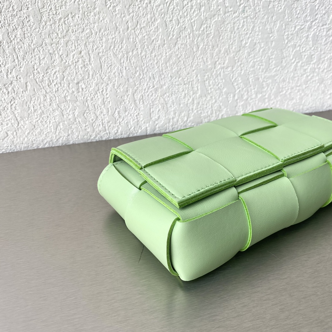 Bottega Veneta Belt Cassette Banana Green. For Women. Women's Bags 6.9in/17.5cm - Soul Replicas