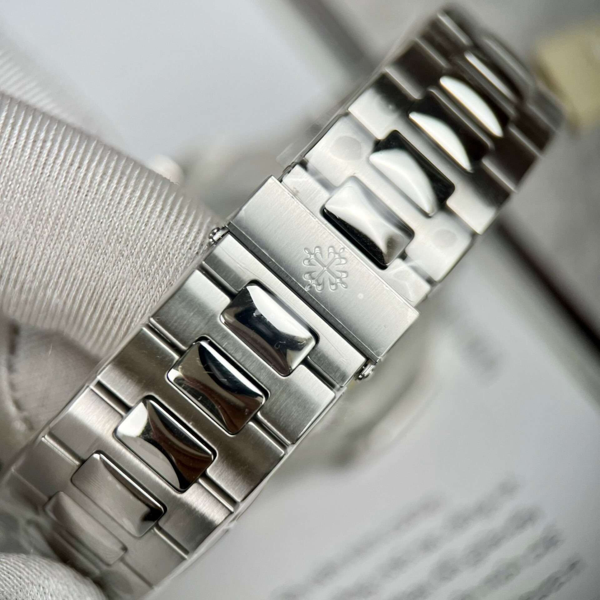 Patek Philippe Replica Watch Nautilus 5723 Green Dial 40mm - Soul Replicas