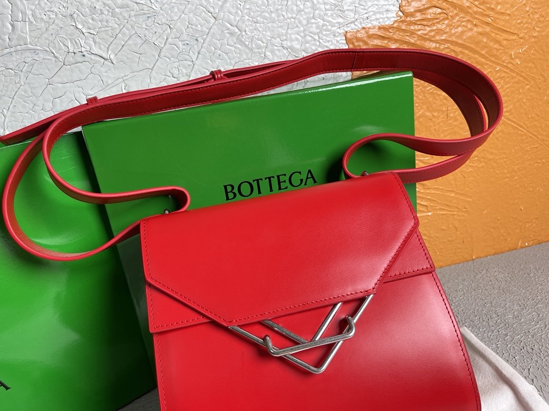 Bottega Veneta Clip Bag Red. For Women. Women's Bags 9in/23cm - Soul Replicas