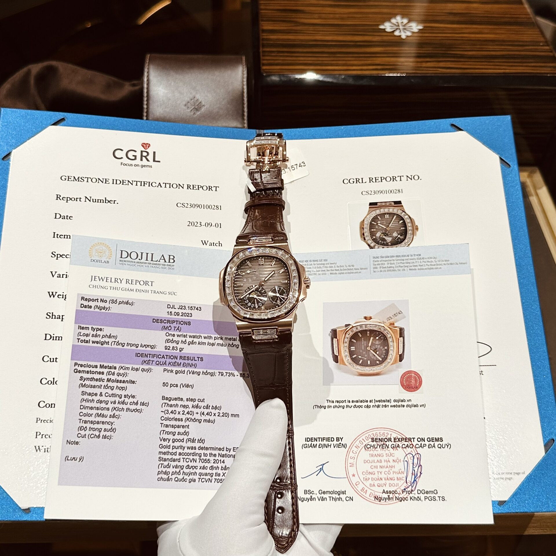 Patek Philippe Nautilus 5724R Gold Wrapped Moissanite Diamond Replica Watch 40mm - Soul Replicas