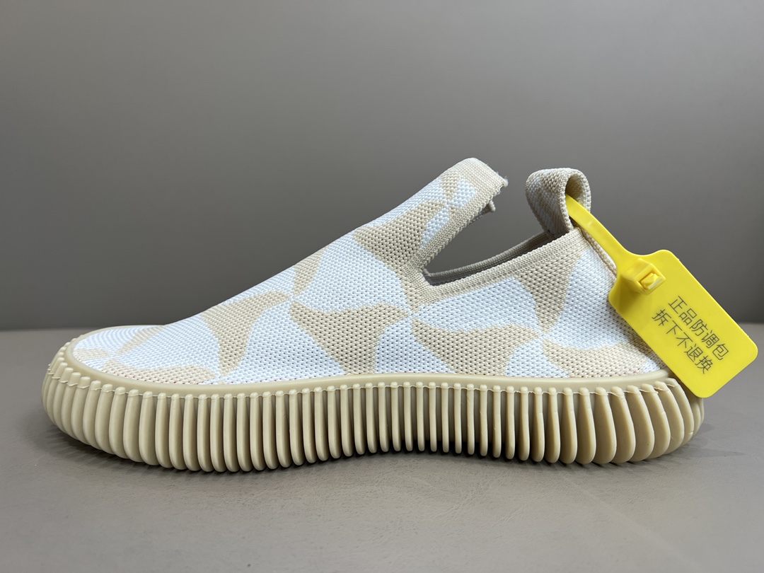 Bottega Veneta Men's Ripple Wavy Triangle Pattern Slip-On Sneakers Beige And White For Men 690123V1NW0 - Soul Replicas