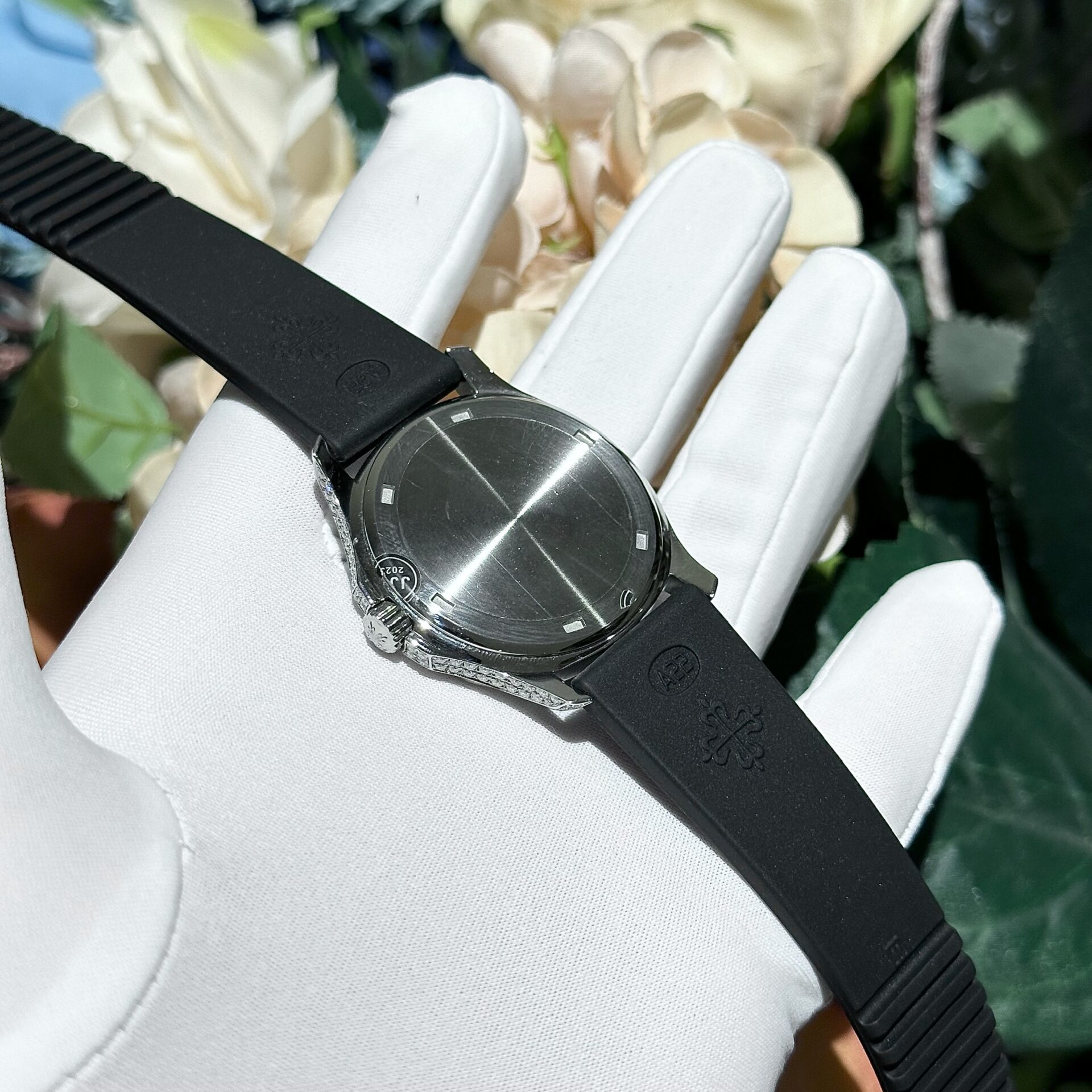 Patek Philippe Replica Watch Aquanaut 5069G Black Dial Custom Moissanite Diamonds 35.6mm - Soul Replicas