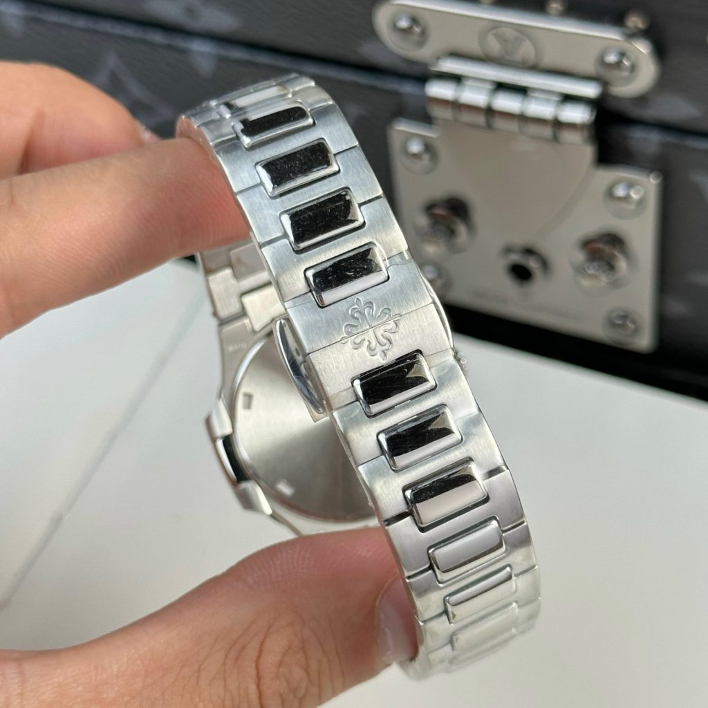 Patek Philippe Clone Watch Nautilus 7010 Womens White Dial 32mm - Soul Replicas