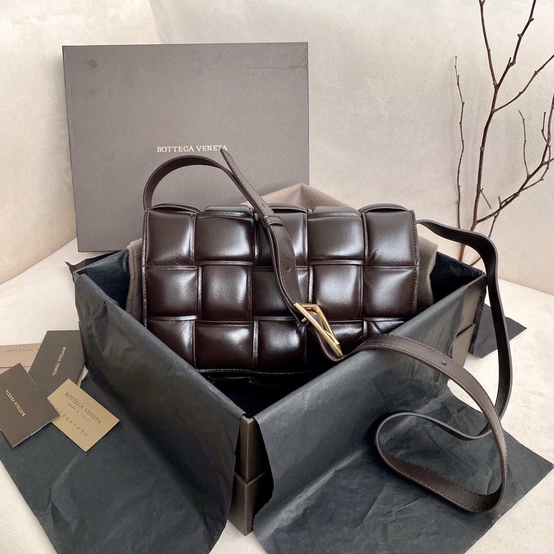 Bottega Veneta Padded Cassette Bag For Women 10.2in/26cm In Fondant 591970VCQR12132 - Soul Replicas