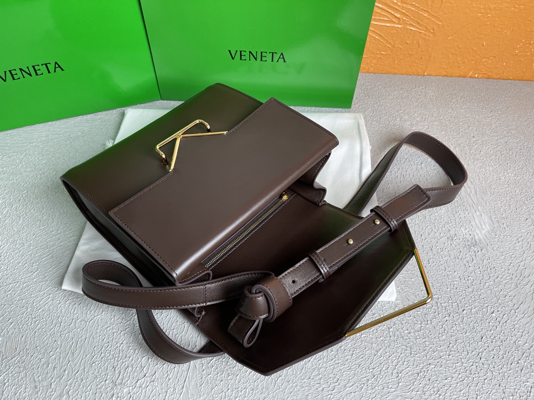 Bottega Veneta Clip Bag Brown. For Women. Women's Bags 9in/23cm - Soul Replicas