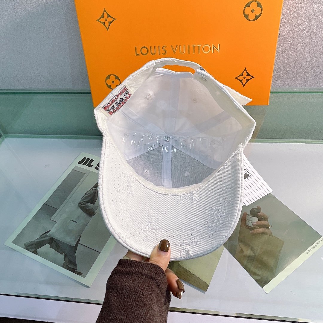 Louis Vuitton Be My Cap In White - Soul Replicas