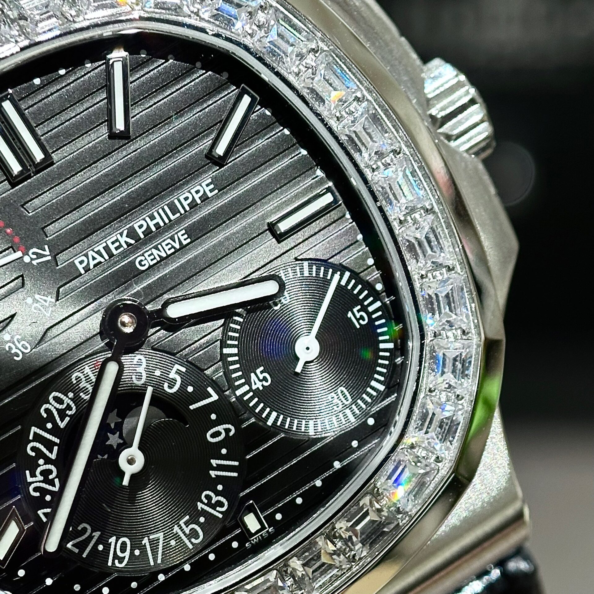 Patek Philippe Nautilus 5724G Replica Watch Gray Dial GRF 40mm - Soul Replicas