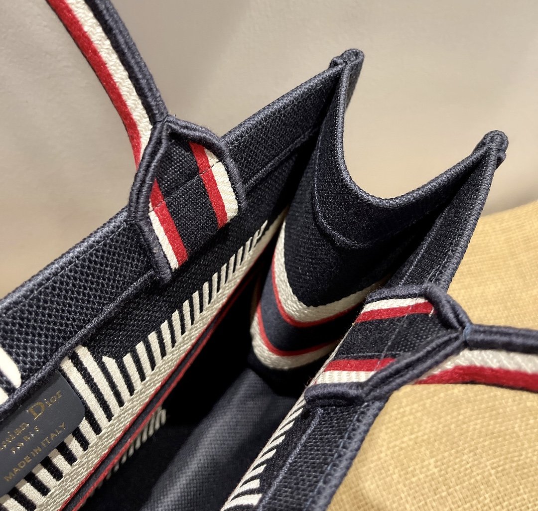 Christian Dior Medium DYORAlps Book Tote Black Three-Tone Embroidery. Black. For Women Women's Handbags. Shoulder Bags. 36cm CD - Soul Replicas