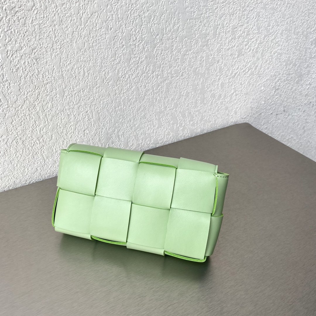 Bottega Veneta Belt Cassette Banana Green. For Women. Women's Bags 6.9in/17.5cm - Soul Replicas