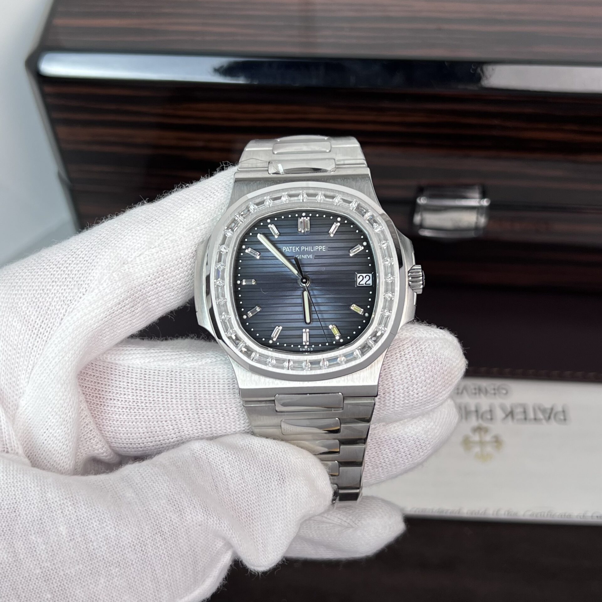 Patek Philippe Nautilus 5723 Replica 1:1 Watch Blue Dial Diamond 40mm - Soul Replicas