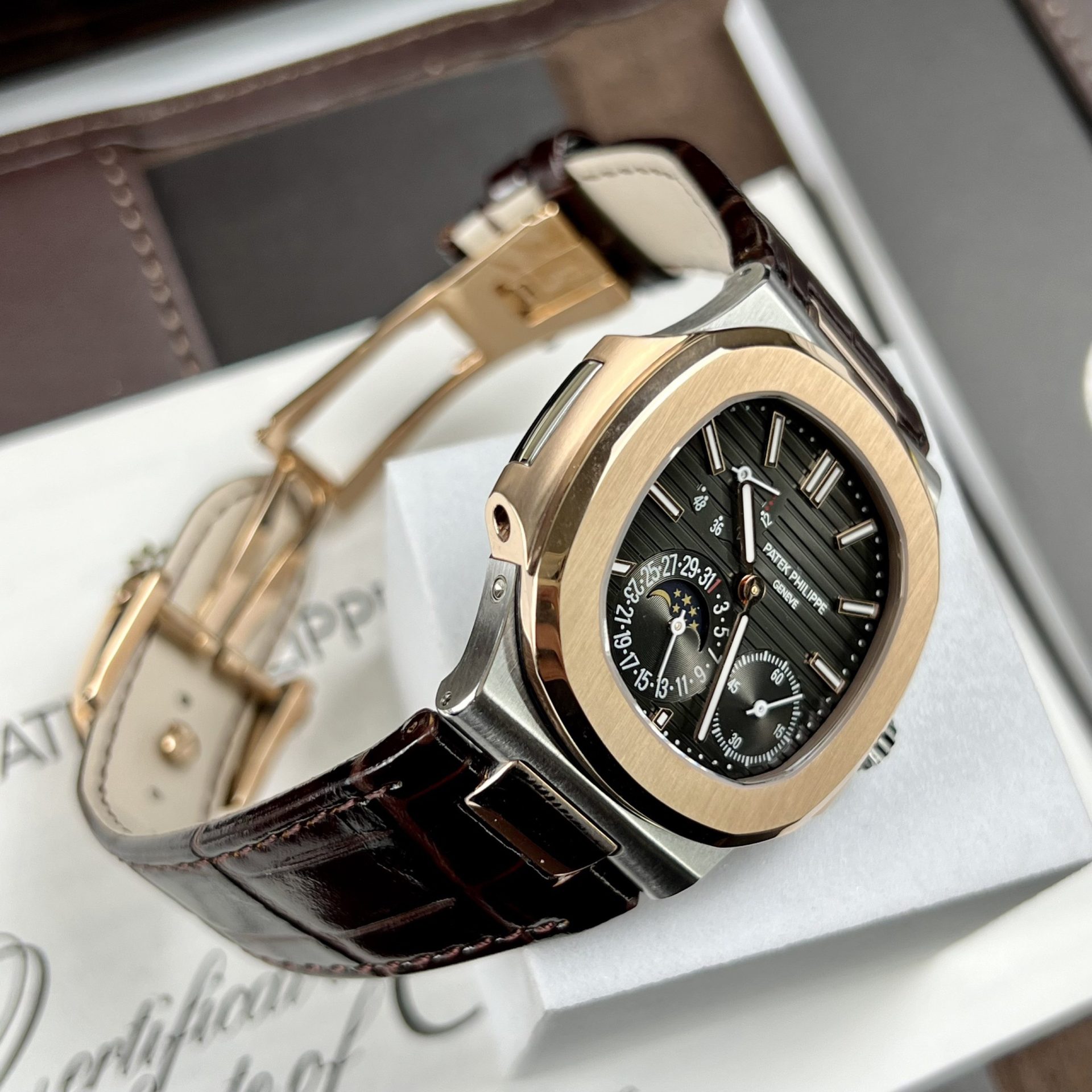 Patek Philippe Replica Watch Nautilus 5712 Demi Rose Gold GR Factory 40mm - Soul Replicas