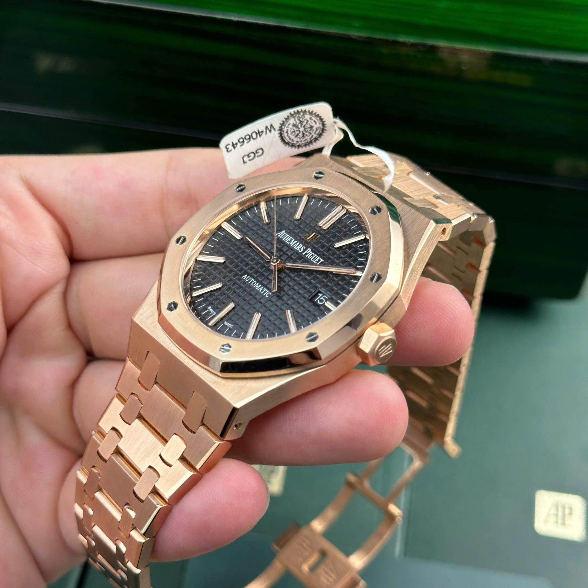 Audemars Piguet Replica Watch Royal Oak 15400 Gold Wrapped Black Dial ZF 41mm - Soul Replicas