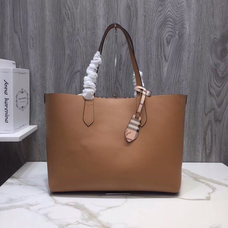 Burberry Reversible Tote Haymarket Canvas Medium For Women. Women-s Bags 19.3in/49cm - Soul Replicas