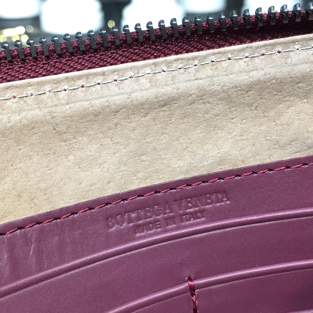 Bottega Veneta Chain Shoulder Bag Dark Red. For Women. Women's Bags 9.6in/24.5cm - Soul Replicas