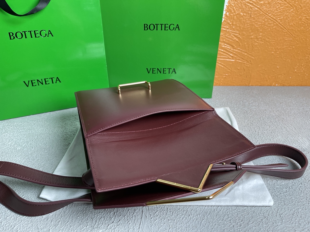 Bottega Veneta Clip Bag Purple. For Women. Women's Bags 9in/23cm - Soul Replicas