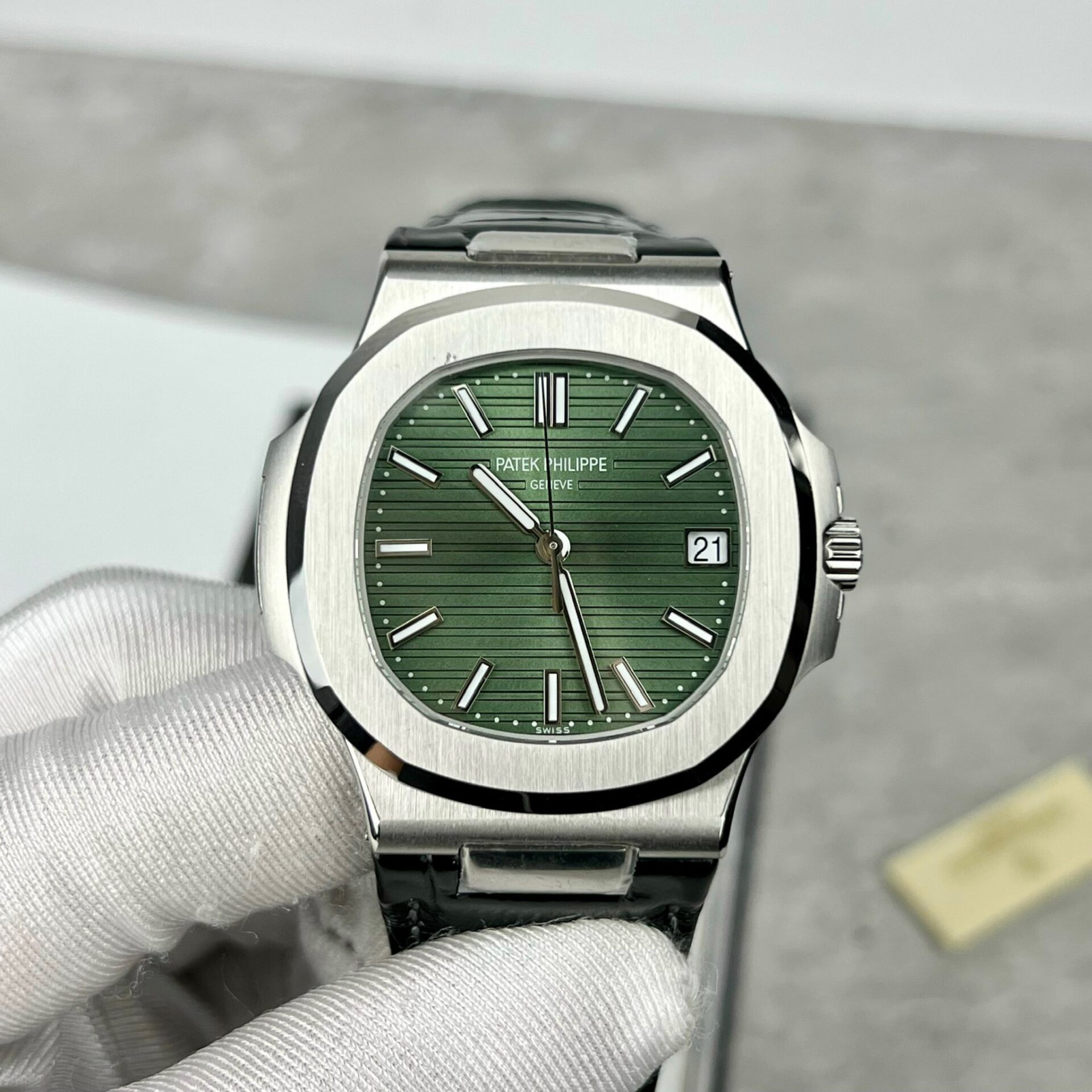 Patek Philippe Nautilus 5711 Replica Watch Leather Strap Green Dial 40mm - Soul Replicas