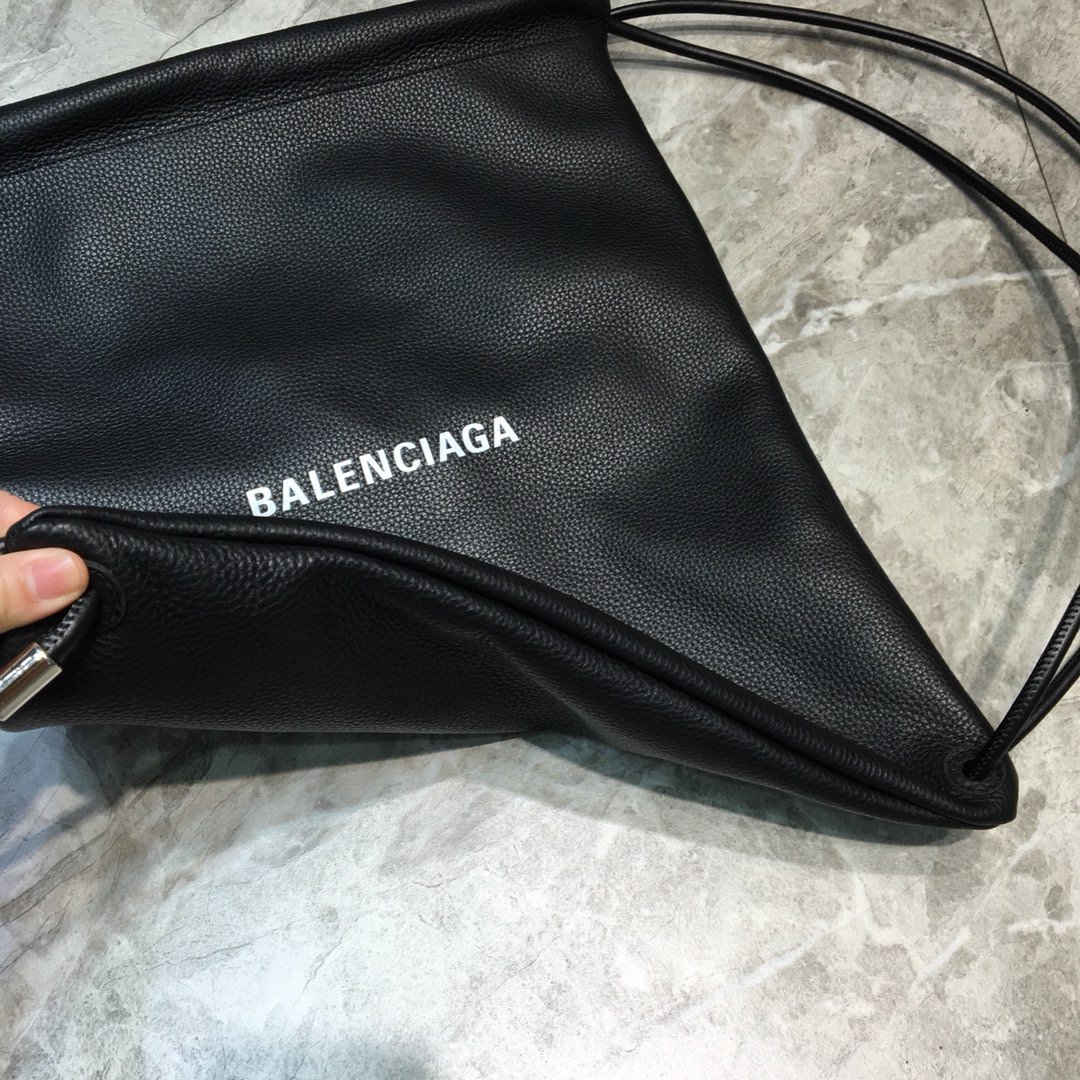 Balenciaga Everyday Drawstring Backpack In Black. For Women. Women-s Bags 18.5in/47cm - Soul Replicas