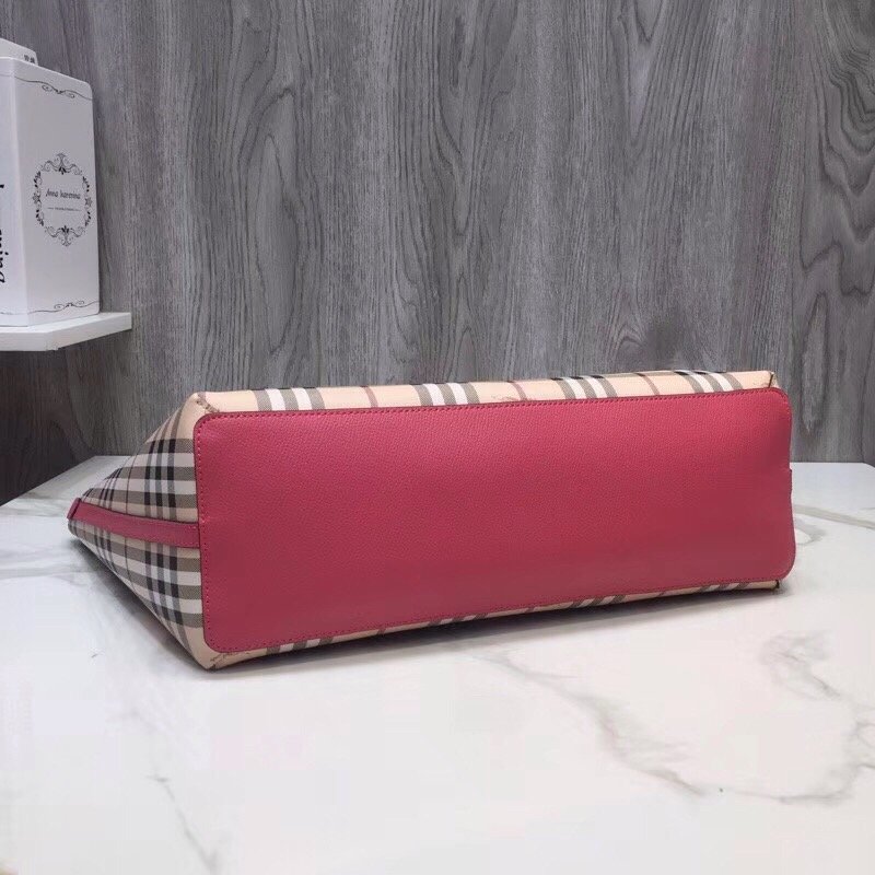 Burberry Reversible Tote Haymarket Canvas Medium For Women. Women-s Bags 19.3in/49cm - Soul Replicas