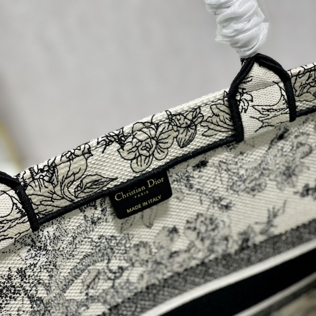 Christian Dior Large Dior Book Tote Blue Toile de Jouy Flowers Embroidery. Blue/Beige. For Women Women's Handbags. Shoulder Bags. 42cm CD M1286ZTQW_M808 - Soul Replicas