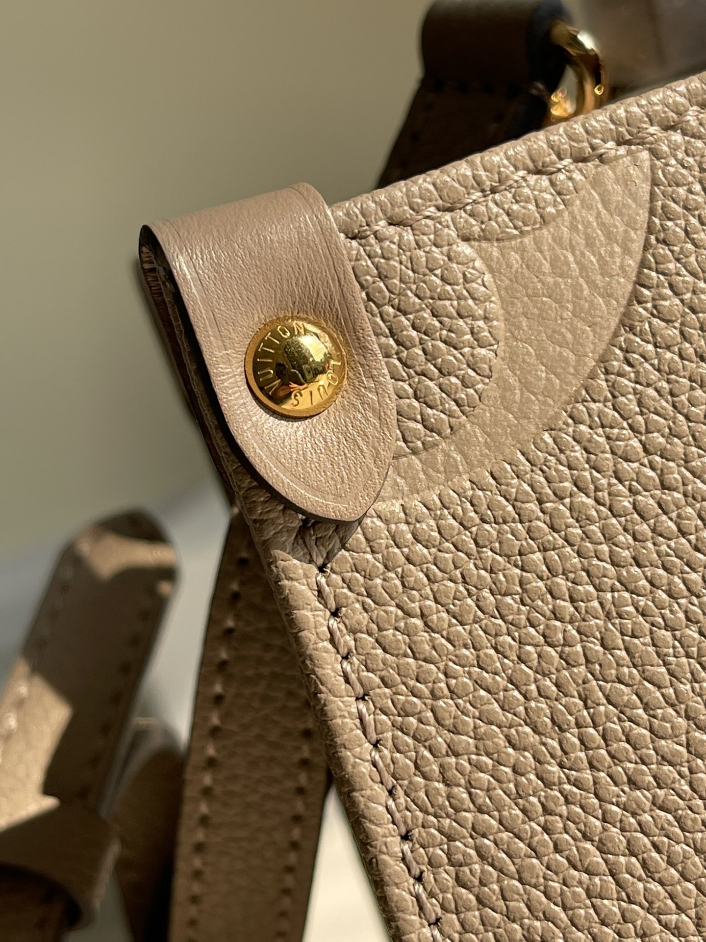 Louis Vuitton OnTheGo PM Tote Bag Monogram Empreinte Beige For Women. Women's Handbags. Shoulder And Crossbody Bags 9.8in/25cm LV - Soul Replicas