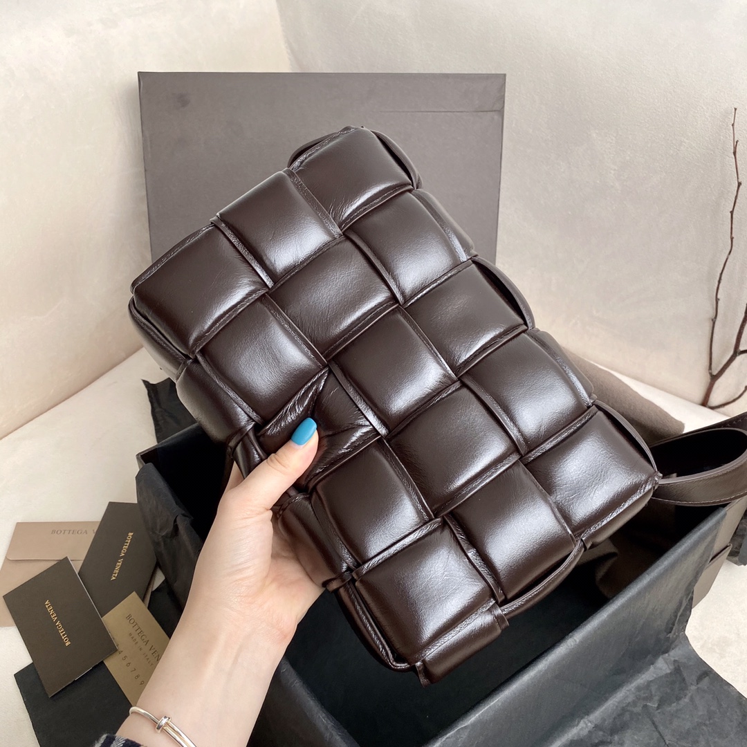 Bottega Veneta Padded Cassette Bag For Women 10.2in/26cm In Fondant 591970VCQR12132 - Soul Replicas