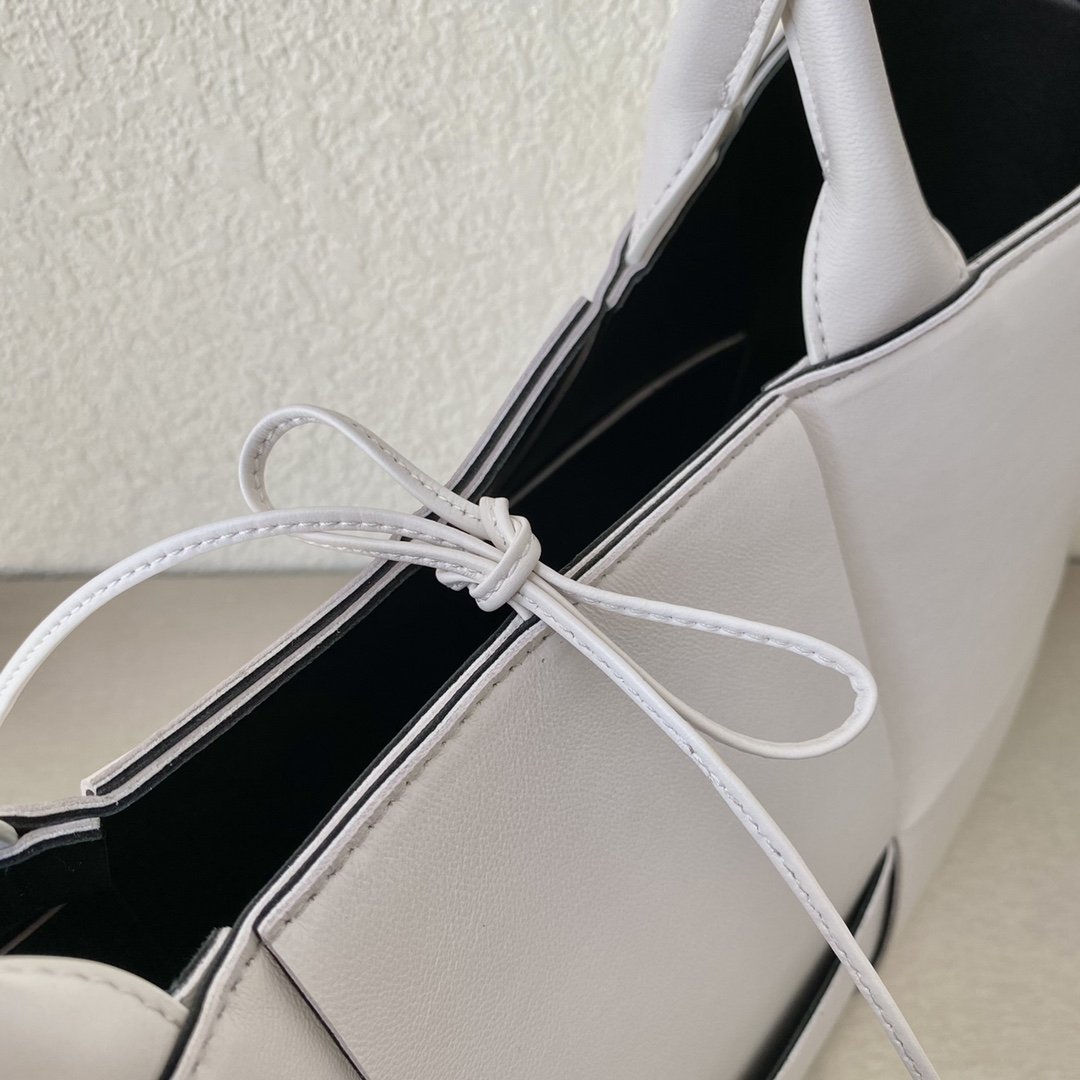Bottega Veneta Arco Tote Bag For Women 16.14in/41cm In White 609175VMAY39041 - Soul Replicas