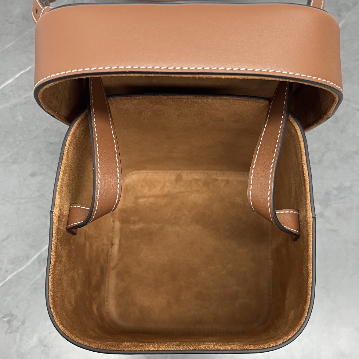 Celine Medium Box Cuir Triomphe Tan For Women 6in/16cm 199253DU3.04LU - Soul Replicas